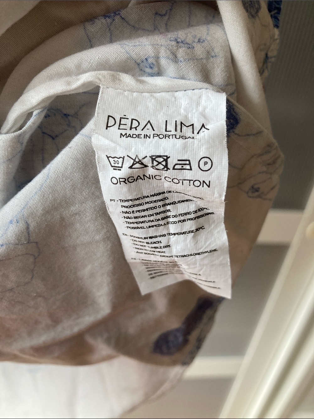 Pera Lima White V-Neck Blue Print Top 100% cotton
One size fits S or M - Picture 5 of 6